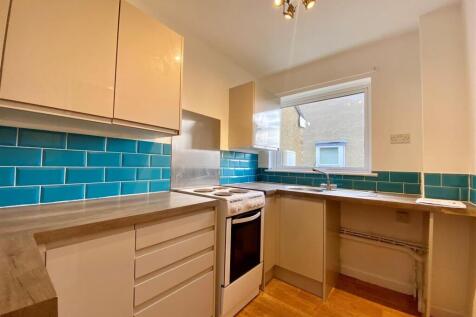 15 Llys kitchen.jpg