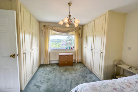 Modern Detached 4 Bedroom Property