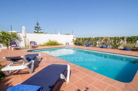 Villa with sea views in Cala Llonga