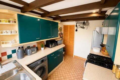 Kitchen 2.jpeg