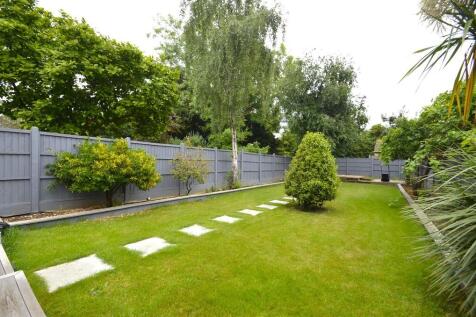 Rosefield Road, Staines-upon-Thames photo 3