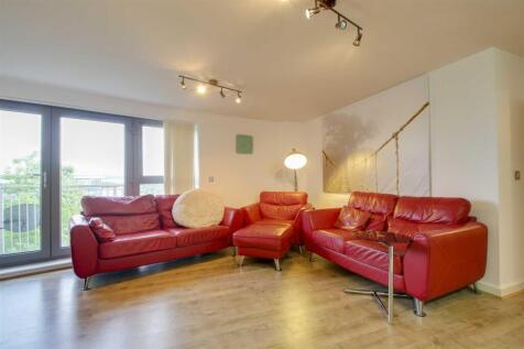 OPEN PLAN LOUNGE DINING AREA