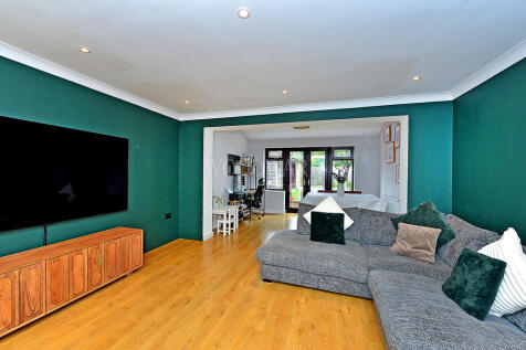 Living/Dining Roo...