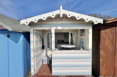 BEACH HUT