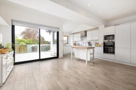 Kitchen/ Dining Room