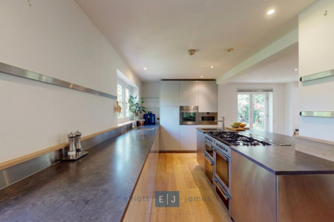 Epping New Road, Buckhurst Hill photo 3