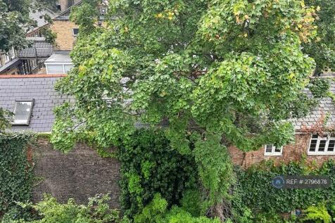 Duplex Penthouse With View Over Gardens
