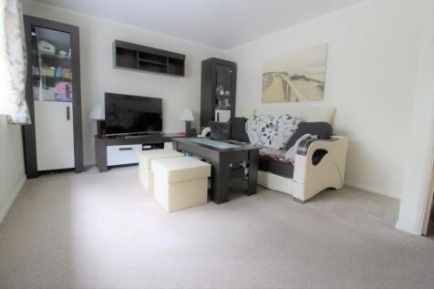 Ryeland Close, Yiewsley photo 4