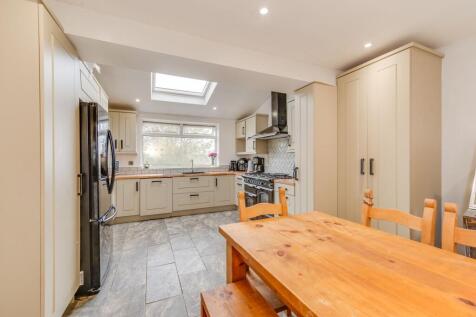 OPEN PLAN KITCHEN/DINER AND LIVING ROOM