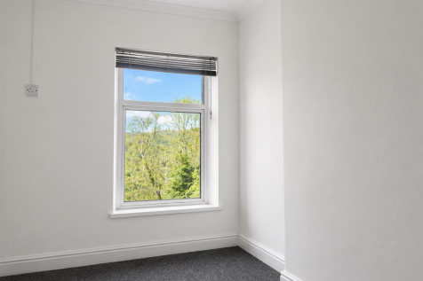 Rhiw Parc Road, Abertillery photo 5