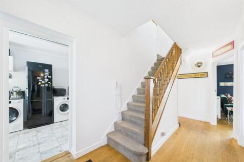 CAM01894G0-PR0239-STILL003.jpg