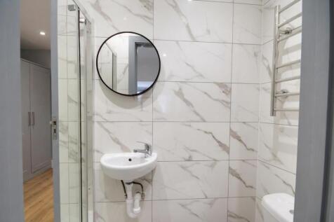 R3 ensuite.jpg