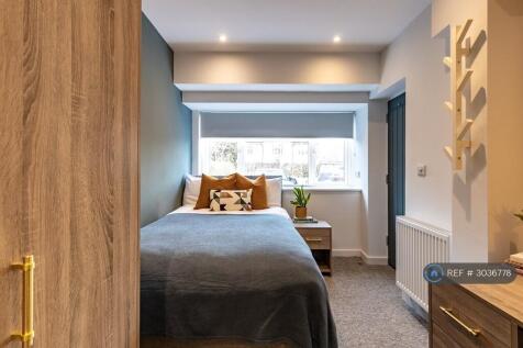 Spacious, Double En-Suite Room On Ground Floor