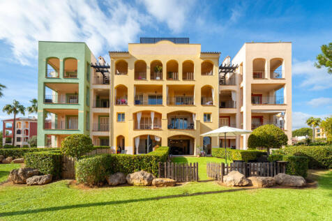 Duplex with community pool and garden closeby the golf course in Santa Ponsa