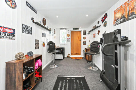 OUTBUILDING / GARDEN ROOM