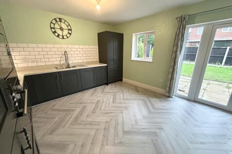 Elmwood Grove, Manchester, M9 photo 3