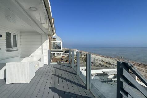 Keelan sun deck 2.JPG