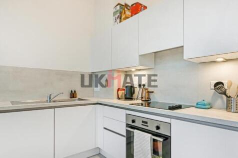 12 Carnation Gardens , Hayes photo 4