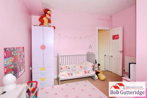 BEDROOM TWO (L-SHAPED)