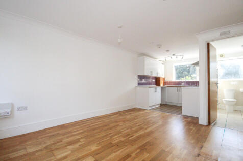 Three-bedroom apartment situated in a quiet resid