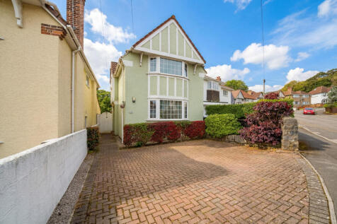 3 bed detached house for sale