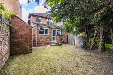 5 Bedroom Semi-Detached in NG7 2JE