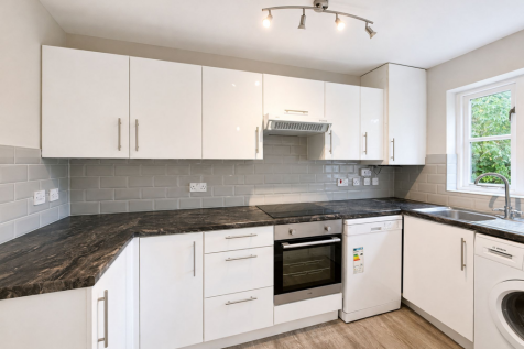 Petworth Close, Manchester, M22 photo 3
