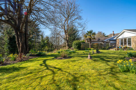 Lawned Garden with Sylvan Views