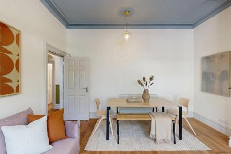 33, Ash Grove, Leeds photo 4