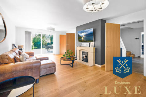 Logo Luxe (21 of ...