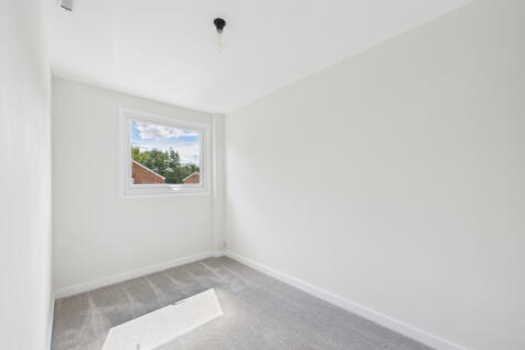 CAM01354G0-PR0586-STILL013