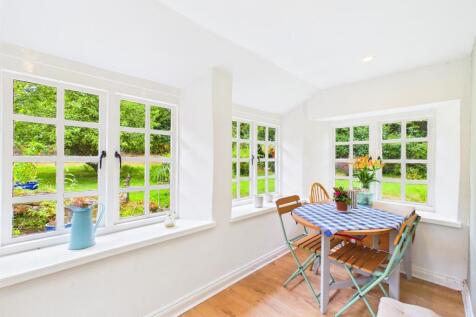 ENTRANCE HALL/SUN ROOM