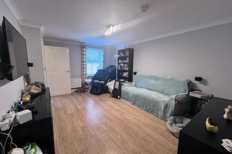 10 Springfield Avenue lounge 1.jpg