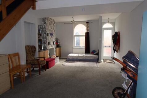 Bernard Street, Gravesend, DA12 2EX- 2 Bedroom Terraced House photo 4