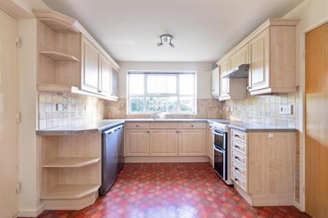 20 Farnborough Drive_2.jpg