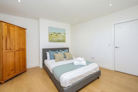 Bedroom x1.jpg