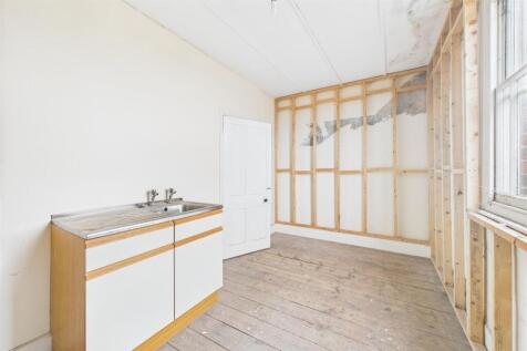 15 Eastover, Bridgwater, Somerset TA6 5AG | Freeho