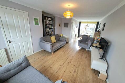 LIVING ROOM/DINING AREA