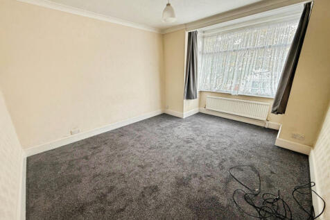 The Grove, CLACTON-ON-SEA, CO15 1TJ photo 4