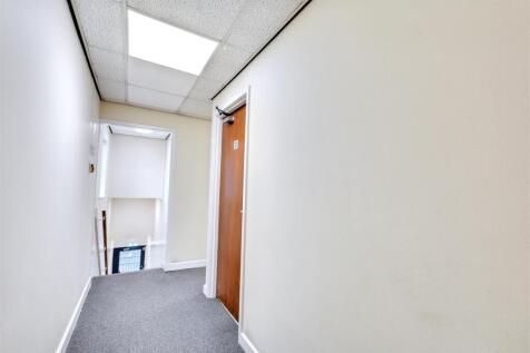 COMMUNAL FIRST FLOOR LANDING