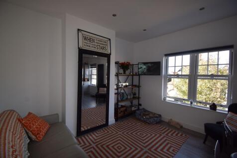 Flat , Collingwood Court, Old Road, Frinton-on-Sea photo 3