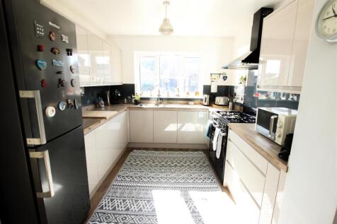 OPEN PLAN LIVING/DINING KITCHEN