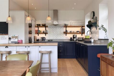 Kitchen 2.jpg