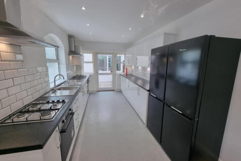 Double Bedroom in a Professional Sharers House in