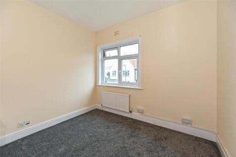 Burnham Avenue, Bognor Regis photo 3