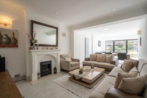 A beautifully presented and welcoming front lounge