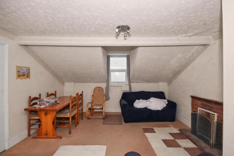 Flat 5, 5 Kirkley Cliff, Lowestoft, Suffolk, NR33 0BY