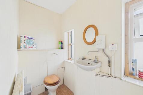 Shop premises WC