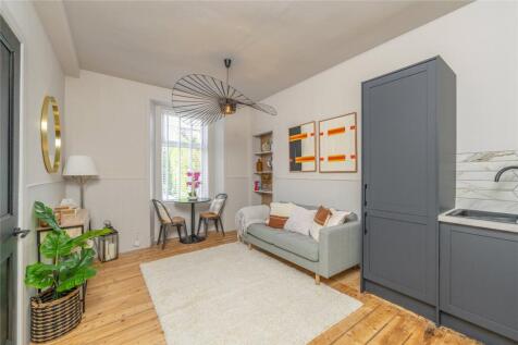Lounge/Kitchen