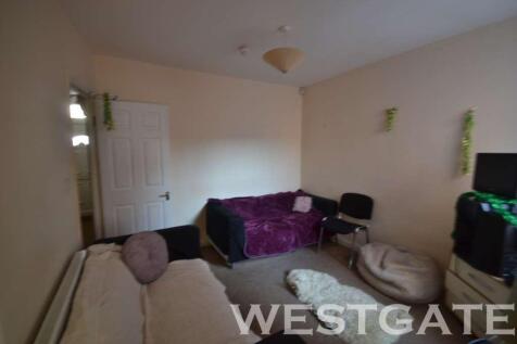 St Edwards Road, Uni Area photo 3